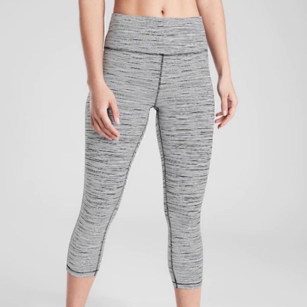 Athleta Ultimate Linear Lines Capri
